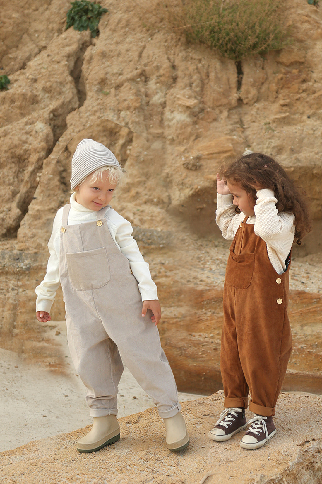 Taş Rengi Kadife Velvet Askılı Tulum